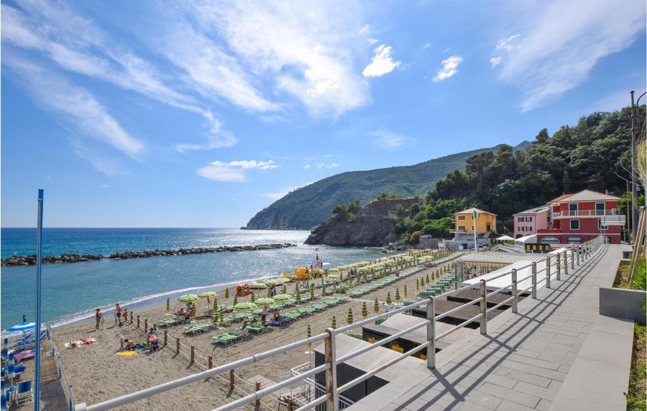 2 Bedroom Stunning Apartment In Moneglia Extérieur photo