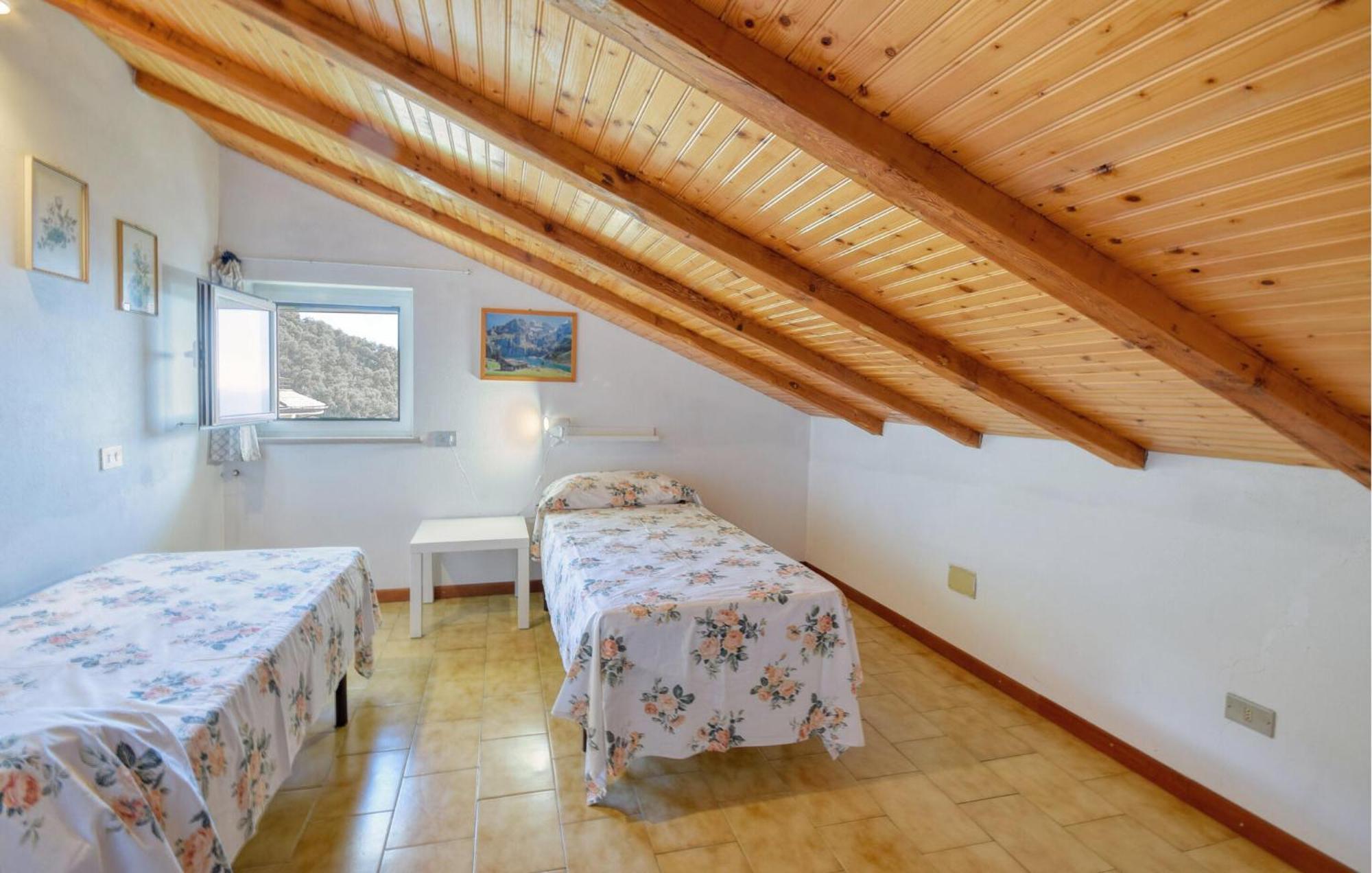 2 Bedroom Stunning Apartment In Moneglia Extérieur photo