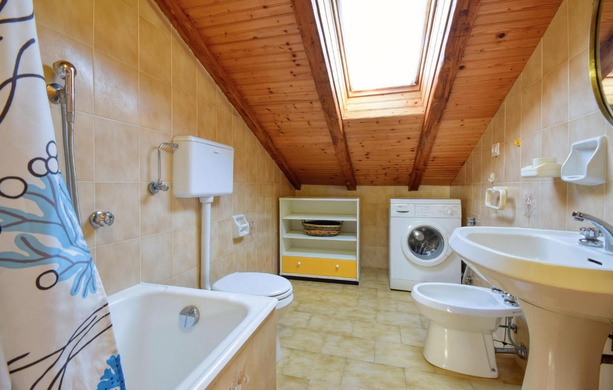 2 Bedroom Stunning Apartment In Moneglia Extérieur photo
