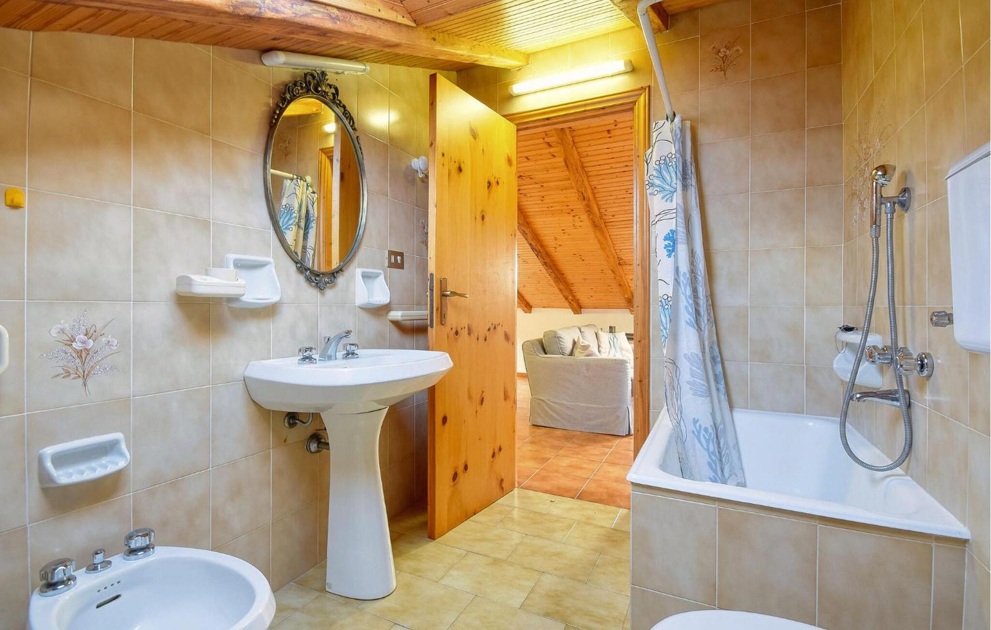 2 Bedroom Stunning Apartment In Moneglia Extérieur photo