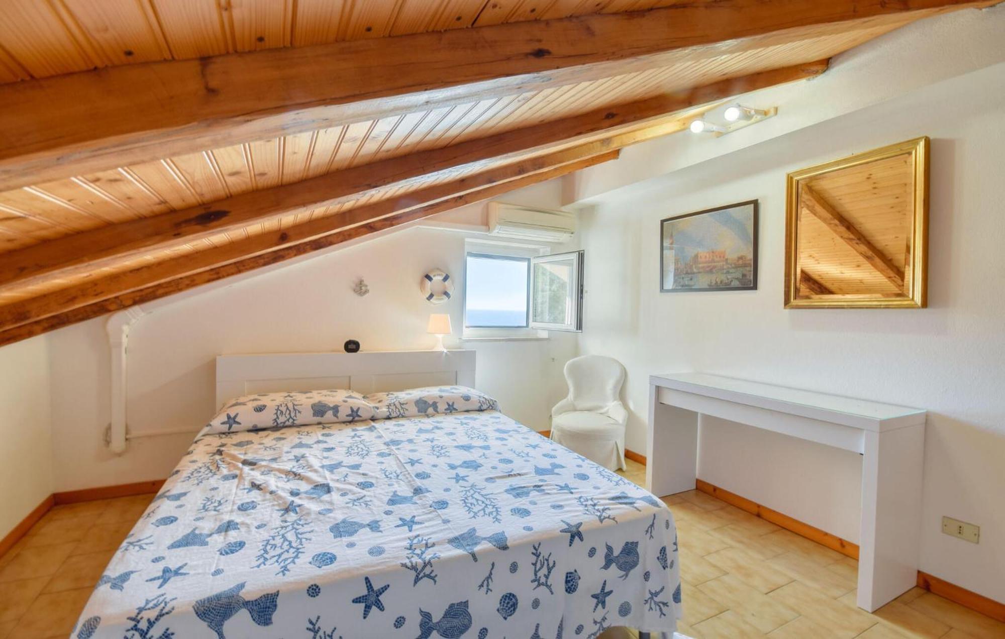 2 Bedroom Stunning Apartment In Moneglia Extérieur photo
