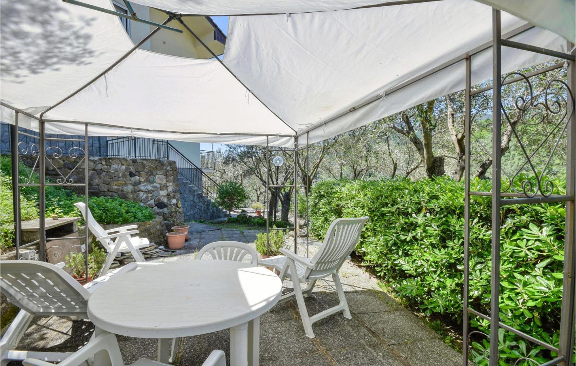2 Bedroom Stunning Apartment In Moneglia Extérieur photo